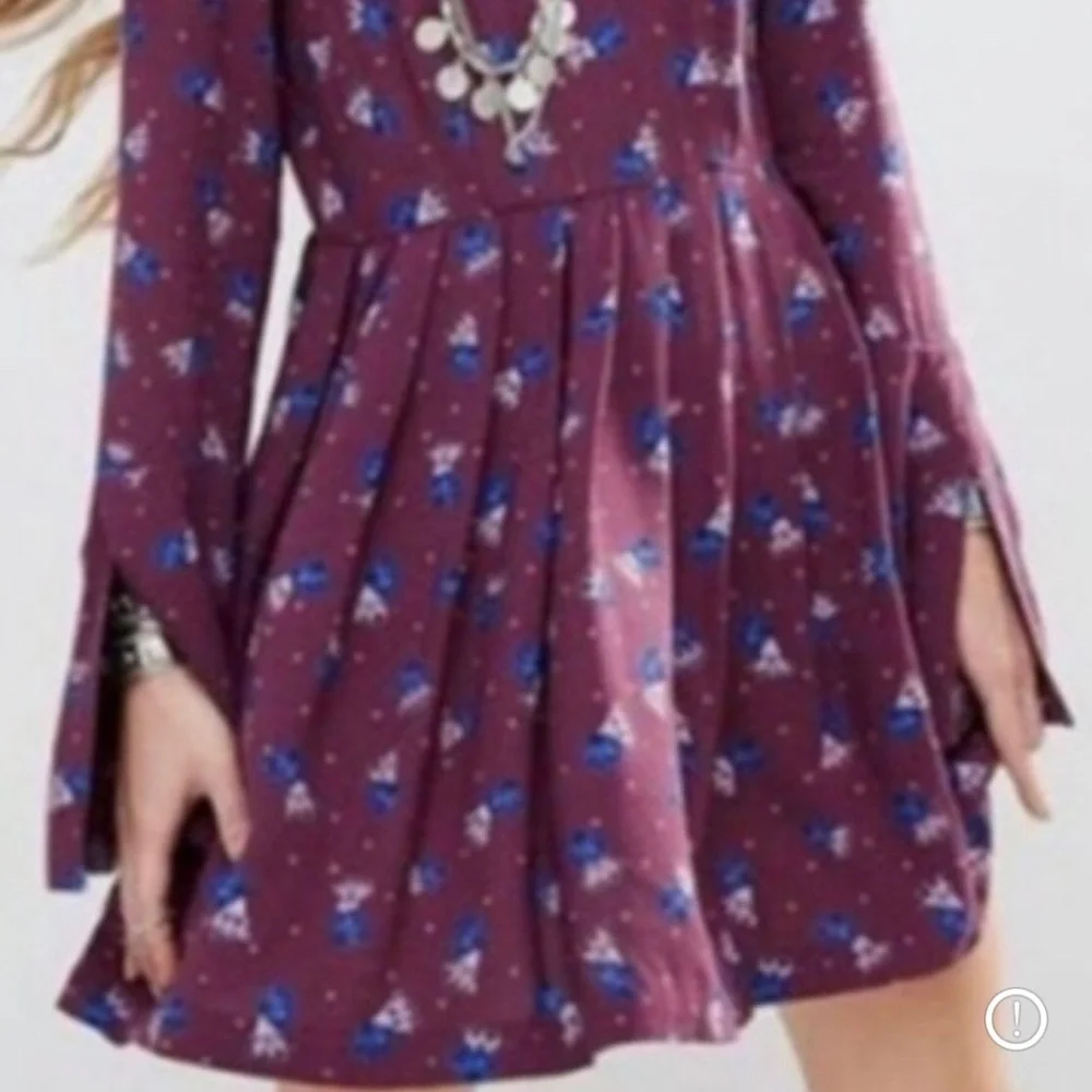 Free People Women’s dress Category, Purple w/ flowers; keyhole Dress in Size 4
